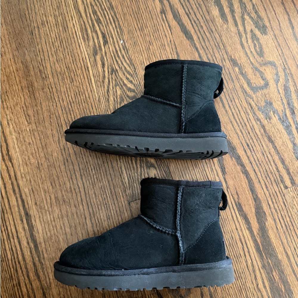 Ugg Classic Mini - image 3